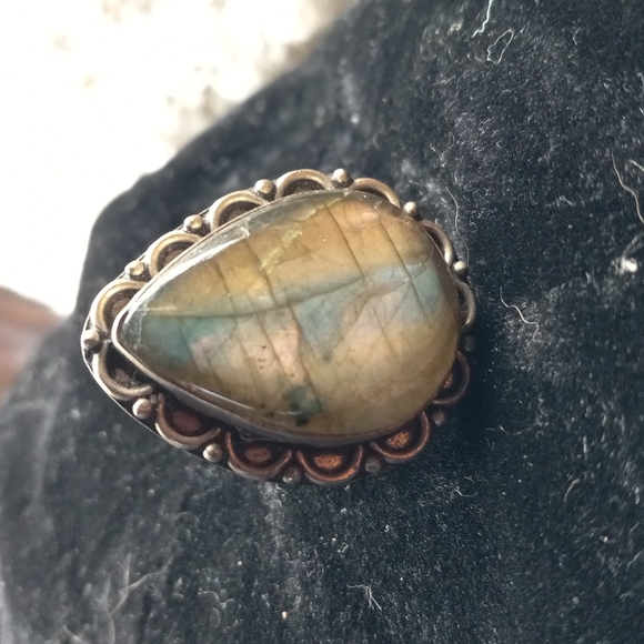 Labradorite gemstone ring size 8. Sterling silver stamped  .925 - Picture 4 of 6